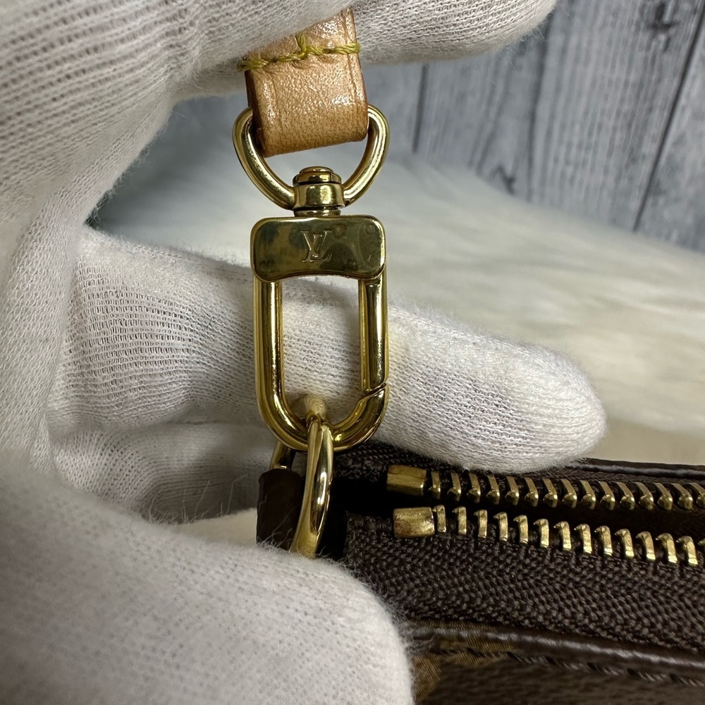 LOUIS VUITTON pochette accesory bag in monogram - Picture 12 of 17